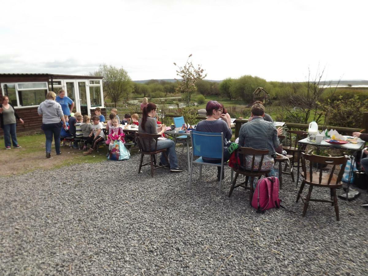 Villa Marsh Water Ponds Fishery Kidwelly Exterior foto