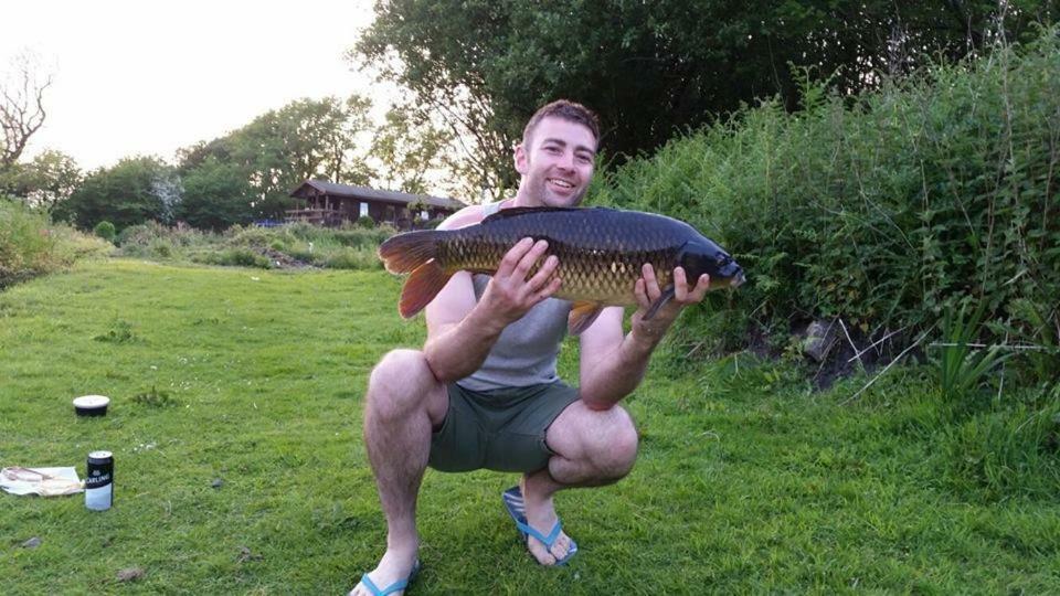 Villa Marsh Water Ponds Fishery Kidwelly Exterior foto